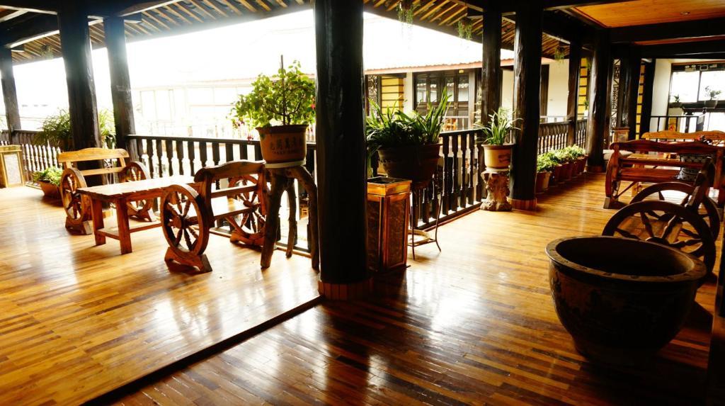 Lijiang Wangjia Courtyard Inn Экстерьер фото