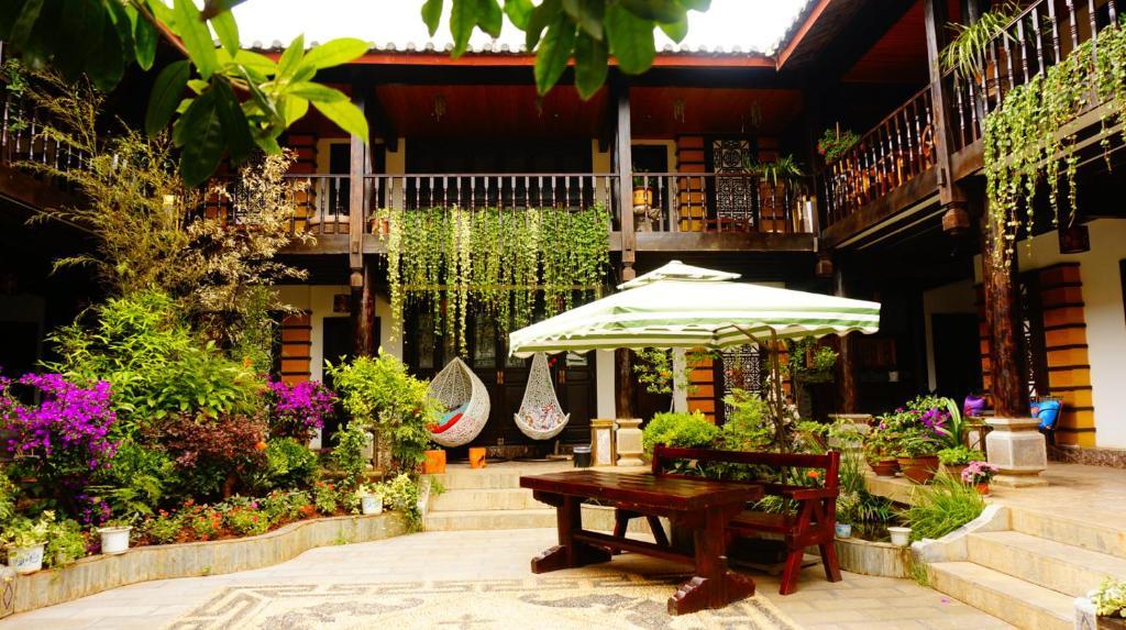 Lijiang Wangjia Courtyard Inn Экстерьер фото